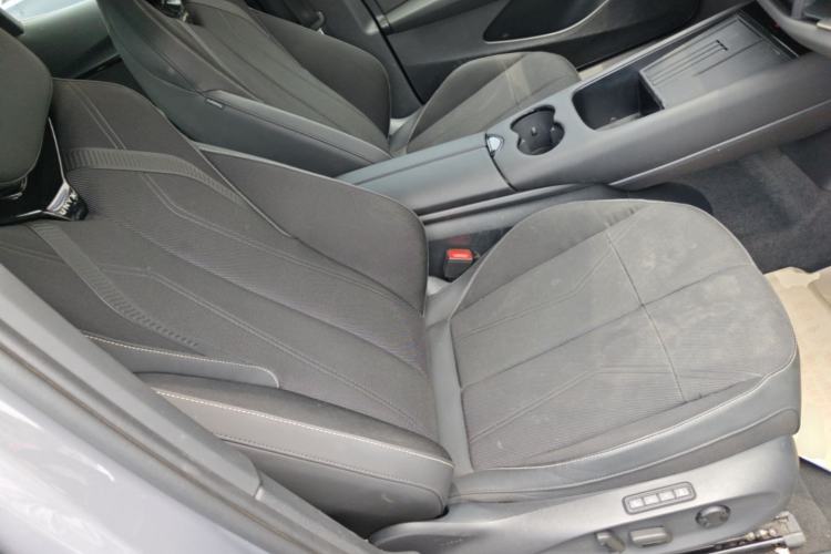 Used Volkswagen ID.UNYX 2024 Revised Pro Long-Range Version Right Front Seat