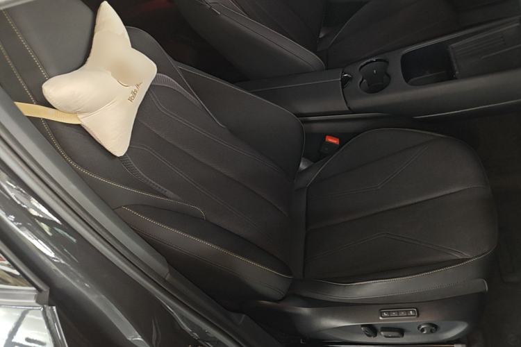 Used Volkswagen ID.UNYX 2024 Pro Long-Range Version Right Front Seat