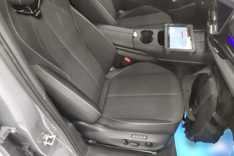 Used Volkswagen ID.UNYX 2024 Revised Pro Long-Range Version Right Front Seat