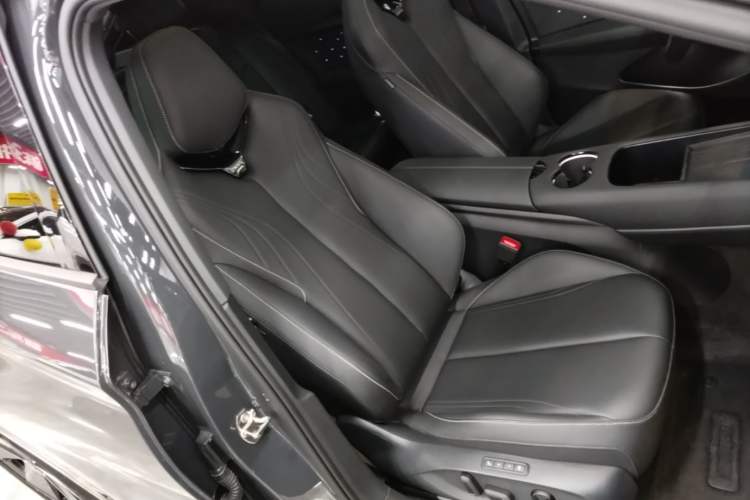Used Volkswagen ID.UNYX 2024 Ultra Long-Range Version Right Front Seat