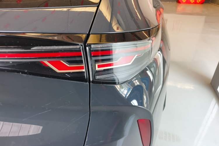Used Volkswagen ID.UNYX 2024 Revised Pro Long-Range Version Right Rear Taillight