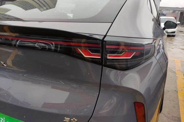 Used Volkswagen ID.UNYX 2024 Pro Long-Range Version Right Rear Taillight
