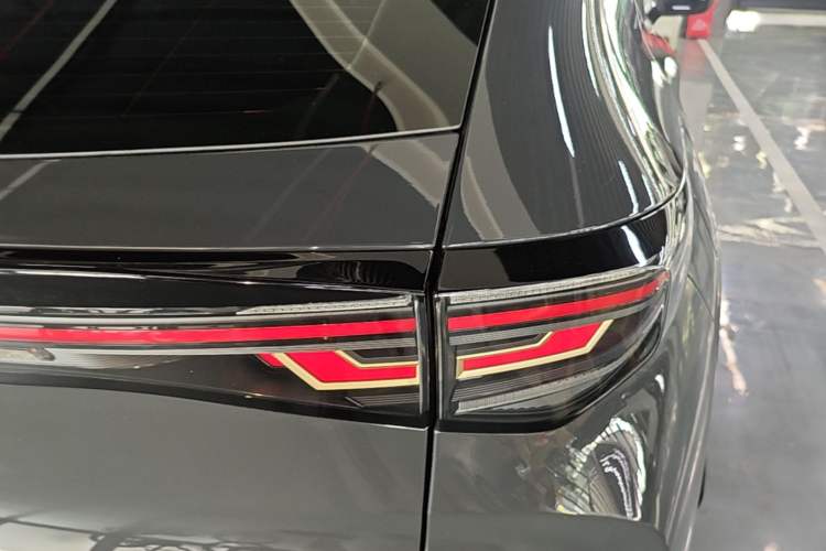 Used Volkswagen ID.UNYX 2024 Pro Long-Range Version Right Rear Taillight