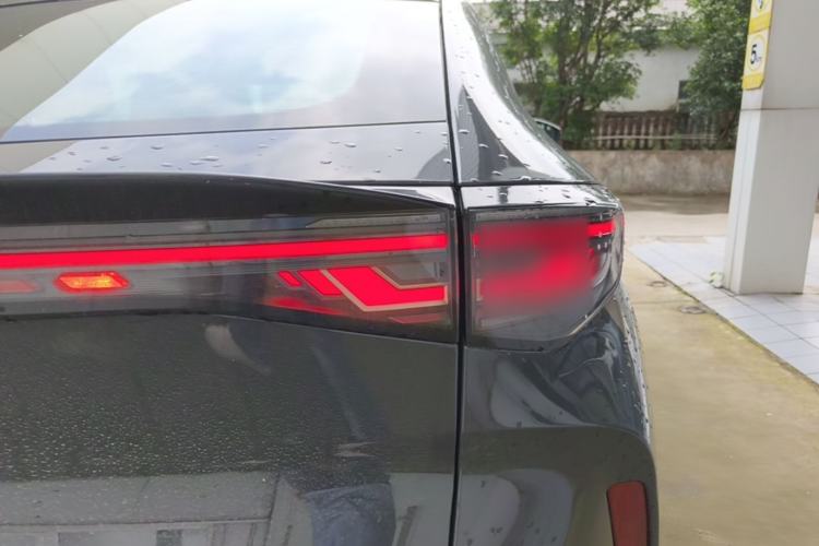 Used Volkswagen ID.UNYX 2024 Revised Pro Long-Range Version Right Rear Taillight