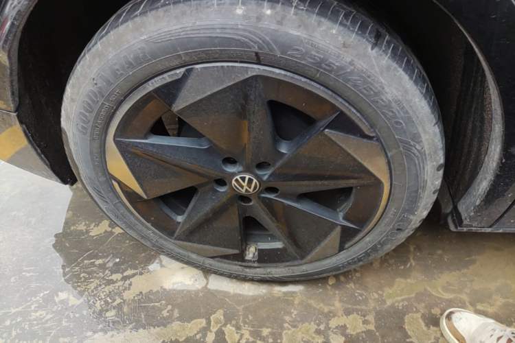 Used Volkswagen ID.UNYX 2024 Pro Long-Range Version Right Rear Wheel Hub
