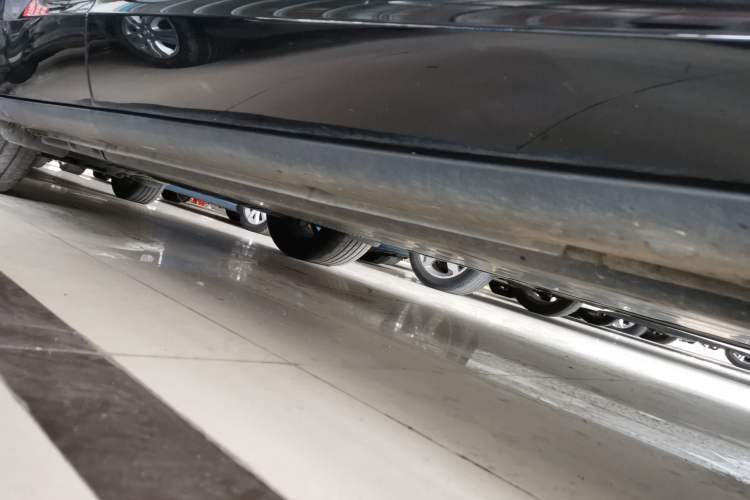 Used Volkswagen ID.UNYX 2024 Pro Long-Range Version Right Side Sill