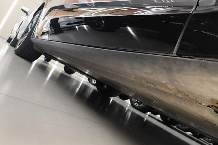 Used Volkswagen ID.UNYX 2024 Revised Ultra Long-Range Version Right Side Sill