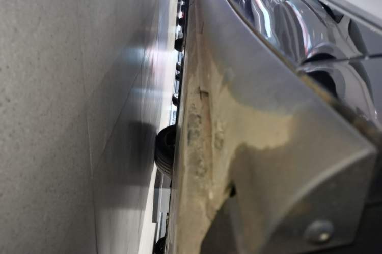 Used Volkswagen ID.UNYX 2024 Pro Long-Range Version Right Side Sill