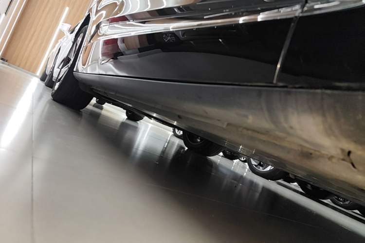 Used Volkswagen ID.UNYX 2024 Revised Ultra Long-Range Version Right Side Sill