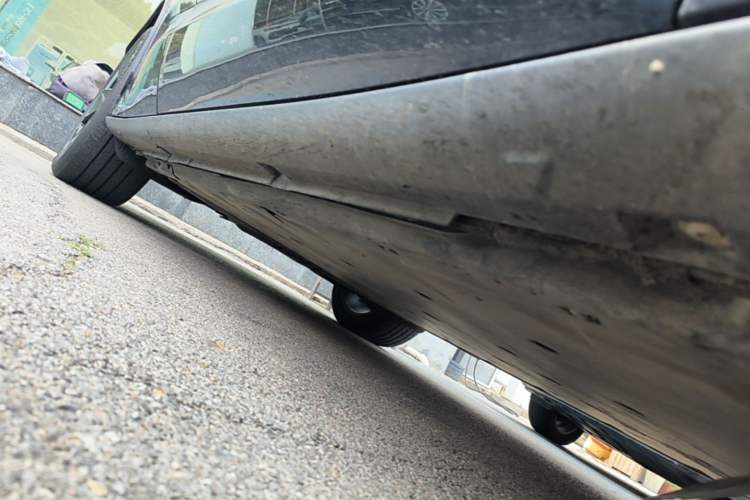 Used Volkswagen ID.UNYX 2024 Revised Pro Long-Range Version Right Side Sill