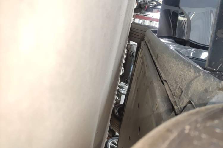 Used Volkswagen ID.UNYX 2024 Ultra Long-Range Version Right Side Sill
