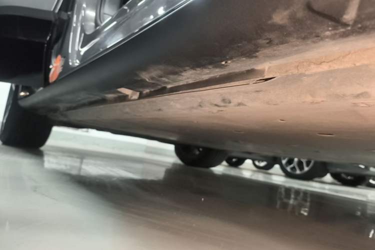 Used Volkswagen ID.UNYX 2024 Revised Ultra Long-Range Version Right Side Sill