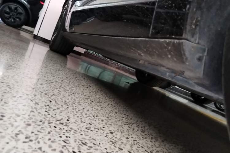 Used Volkswagen ID.UNYX 2024 Ultra Long-Range Version Right Side Sill