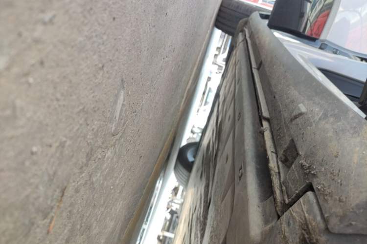 Used Volkswagen ID.UNYX 2024 Ultra Long-Range Version Right Side Sill