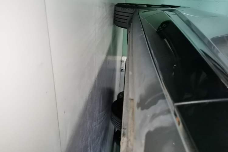 Used Volkswagen ID.UNYX 2024 Pro Long-Range Version Right Side Sill