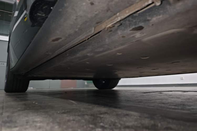 Used Volkswagen ID.UNYX 2024 Revised Ultra Long-Range Version Right Side Sill