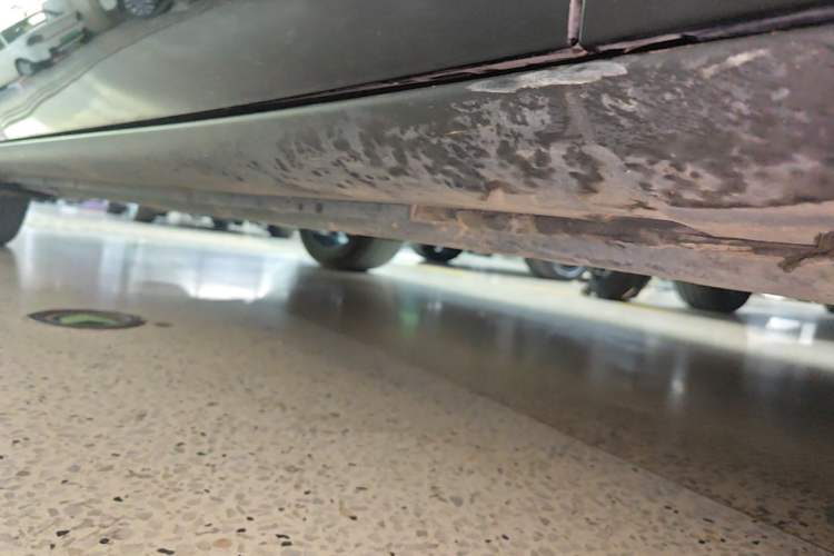 Used Volkswagen ID.UNYX 2024 Revised Ultra Long-Range Version Right Side Sill