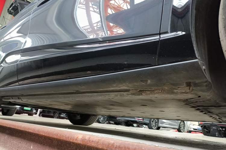 Used Volkswagen ID.UNYX 2024 Revised Ultra Long-Range Version Right Side Sill