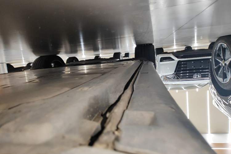 Used Volkswagen ID.UNYX 2024 Revised Ultra Long-Range Version Right Side Sill