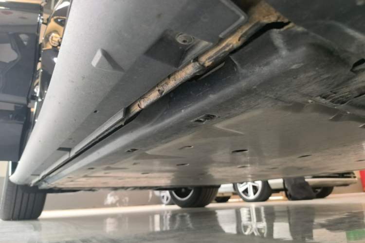 Used Volkswagen ID.UNYX 2024 Revised Pro Long-Range Version Right Side Sill