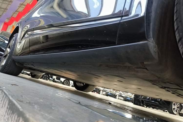 Used Volkswagen ID.UNYX 2024 Revised Ultra Long-Range Version Right Side Sill