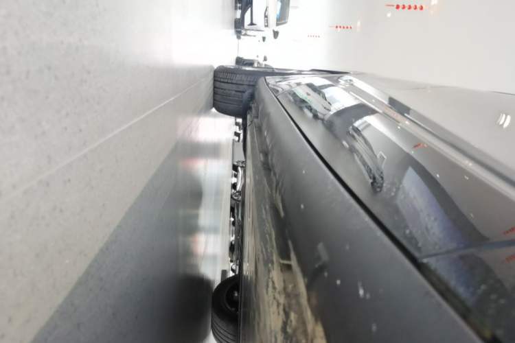 Used Volkswagen ID.UNYX 2024 Ultra Long-Range Version Right Side Sill