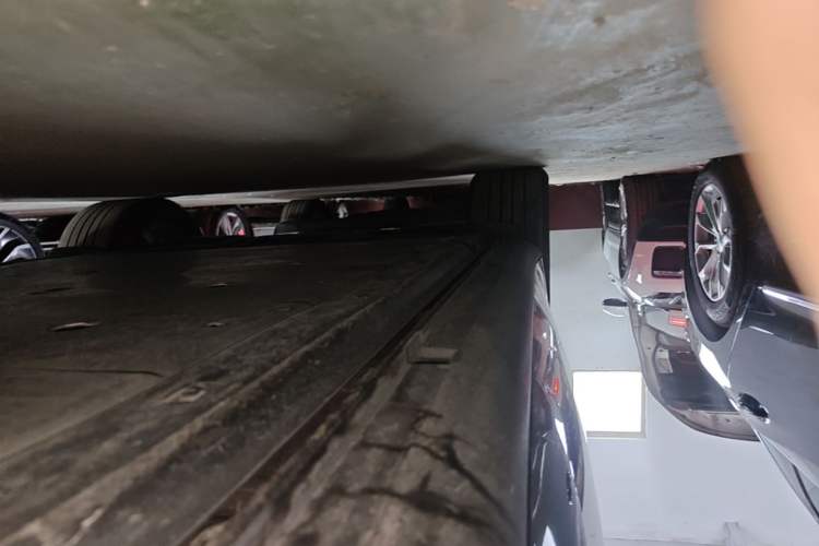 Used Volkswagen ID.UNYX 2024 Pro Long-Range Version Right Side Sill
