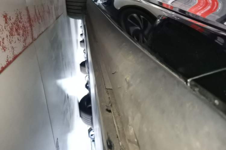 Used Volkswagen ID.UNYX 2024 Ultra Long-Range Version Right Side Sill