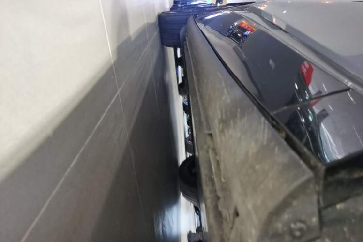 Used Volkswagen ID.UNYX 2024 Ultra Long-Range Version Right Side Sill