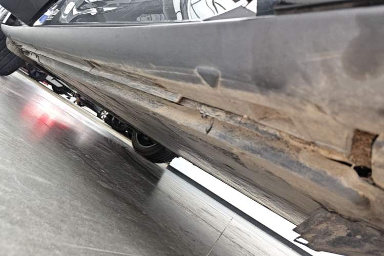 Used Volkswagen ID.UNYX 2024 Revised Ultra Long-Range Version Right Side Sill