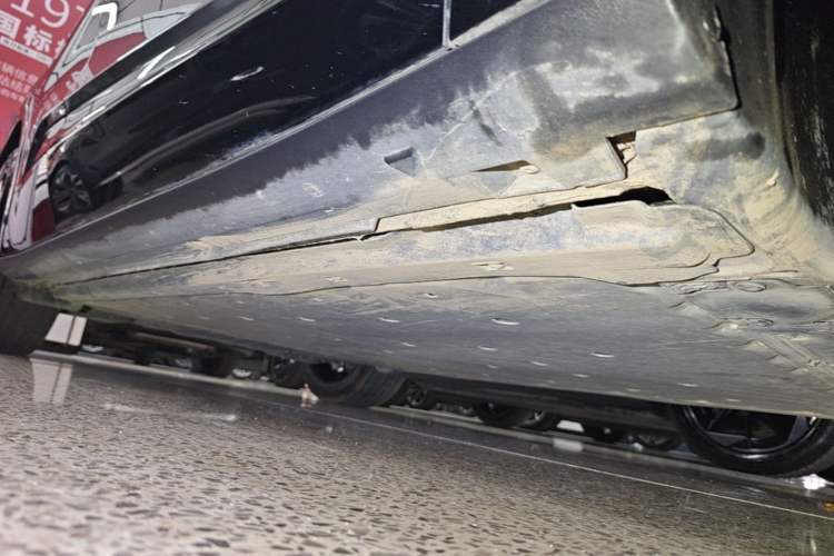 Used Volkswagen ID.UNYX 2024 Revised Ultra Long-Range Version Right Side Sill