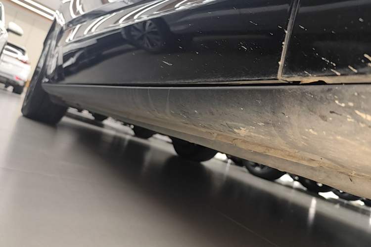 Used Volkswagen ID.UNYX 2024 Revised Ultra Long-Range Version Right Side Sill