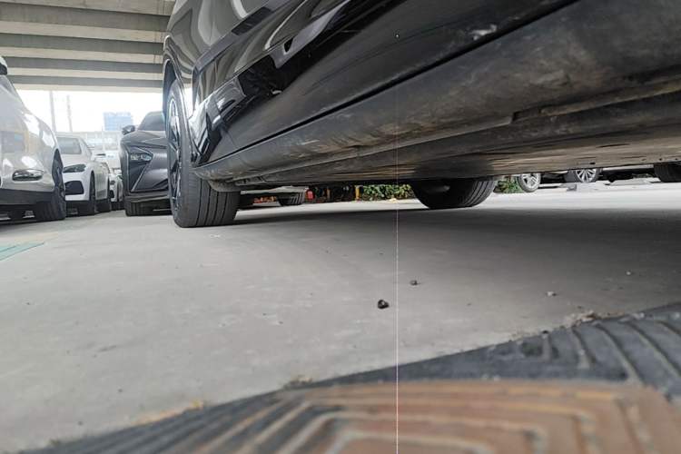 Used Volkswagen ID.UNYX 2024 Revised Ultra Long-Range Version Right Side Sill