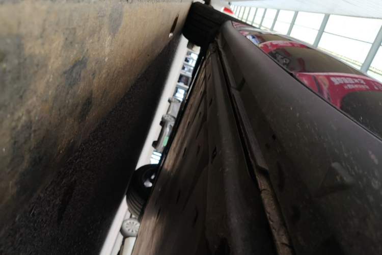 Used Volkswagen ID.UNYX 2024 Revised Ultra Long-Range Version Right Side Sill