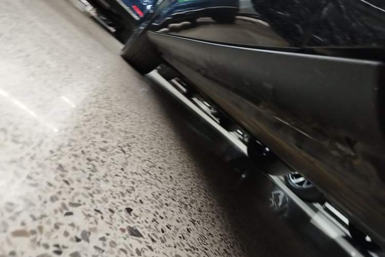 Used Volkswagen ID.UNYX 2024 Ultra Long-Range Version Right Side Sill