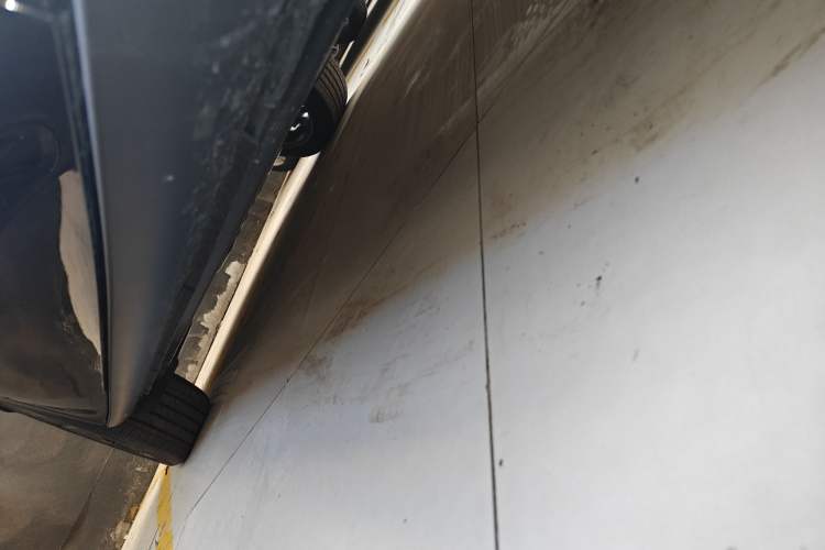 Used Volkswagen ID.UNYX 2024 Revised Pro Long-Range Version Right Side Sill