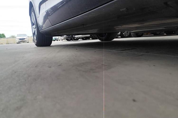 Used Volkswagen ID.UNYX 2024 Revised Ultra Long-Range Version Right Side Sill