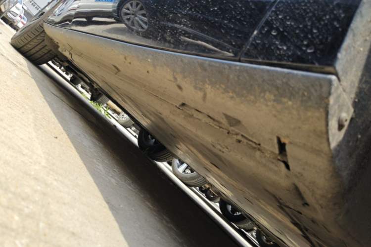 Used Volkswagen ID.UNYX 2024 Revised Pro Long-Range Version Right Side Sill