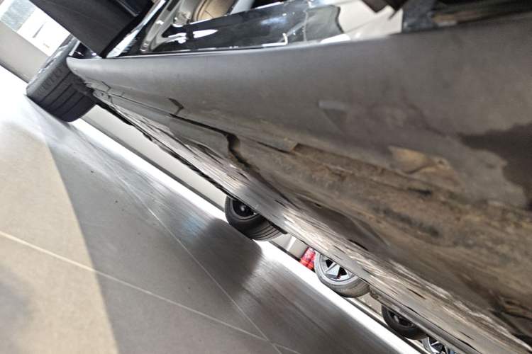 Used Volkswagen ID.UNYX 2024 Ultra Long-Range Version Right Side Sill