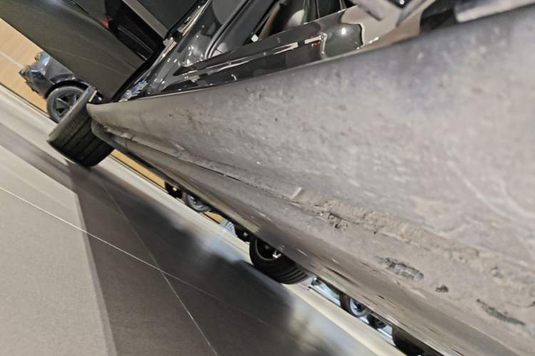 Used Volkswagen ID.UNYX 2024 Ultra Long-Range Version Right Side Sill