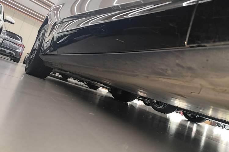 Used Volkswagen ID.UNYX 2024 Revised Ultra Long-Range Version Right Side Sill