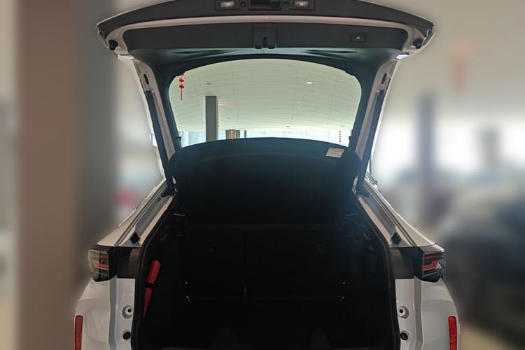 Used Volkswagen ID.UNYX 2024 Pro Long-Range Version Trunk