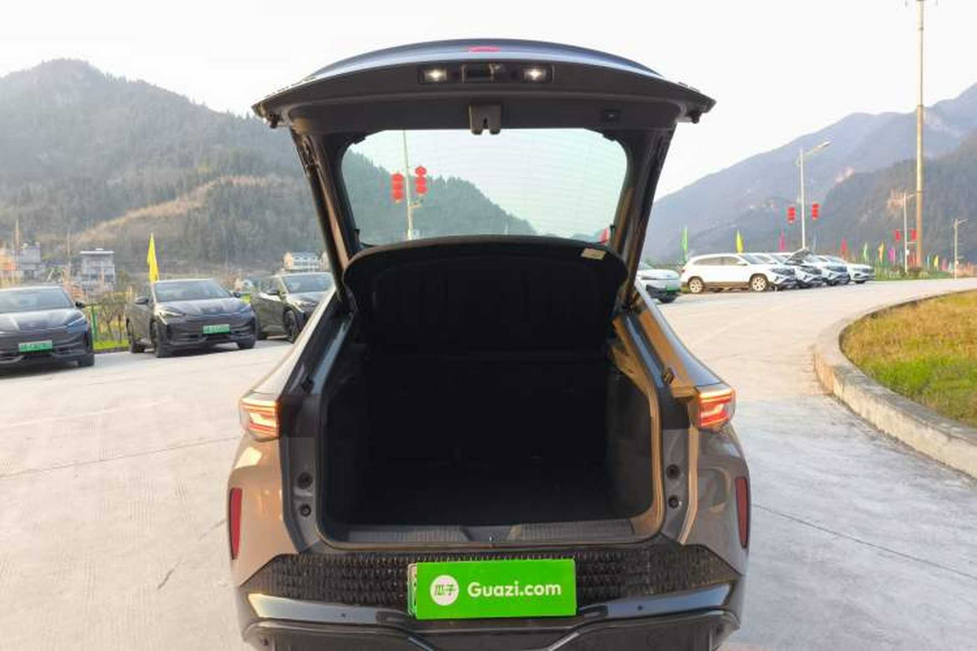 Used Volkswagen ID.UNYX 2024 Pro Long-Range Version Trunk