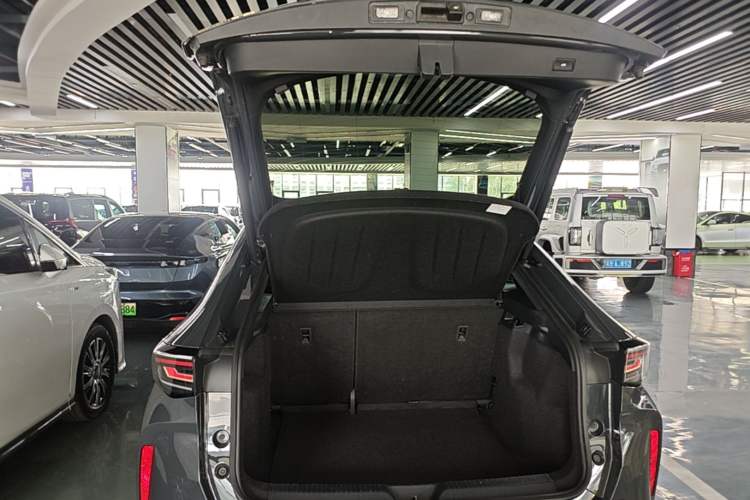 Used Volkswagen ID.UNYX 2024 Pro Long-Range Version Trunk