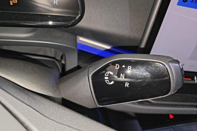 Used Volkswagen ID.UNYX 2024 Pro Long-Range Version Gear Lever