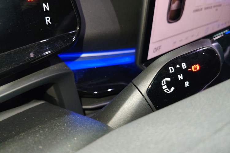 Used Volkswagen ID.UNYX 2024 Pro Long-Range Version Gear Lever