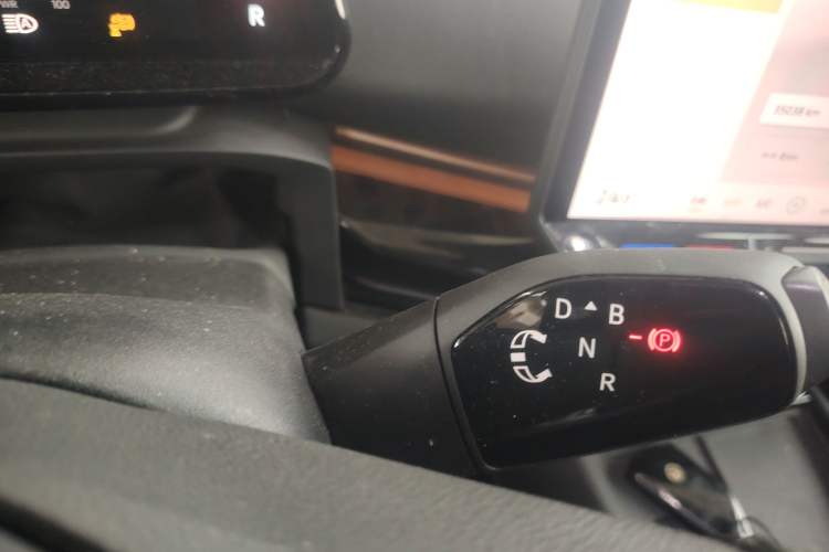 Used Volkswagen ID.UNYX 2024 Pro Long-Range Version Gear Lever