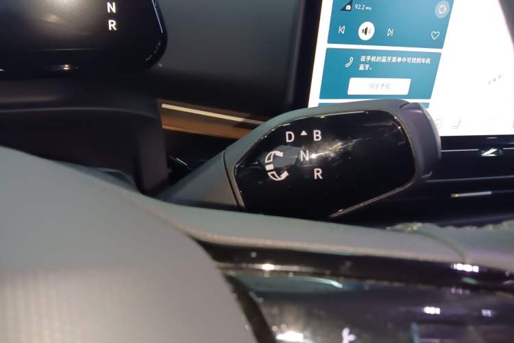 Used Volkswagen ID.UNYX 2024 Pro Long-Range Version Gear Lever