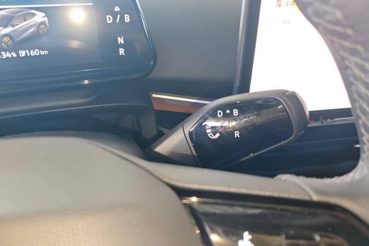 Used Volkswagen ID.UNYX 2024 Pro Long-Range Version Gear Lever
