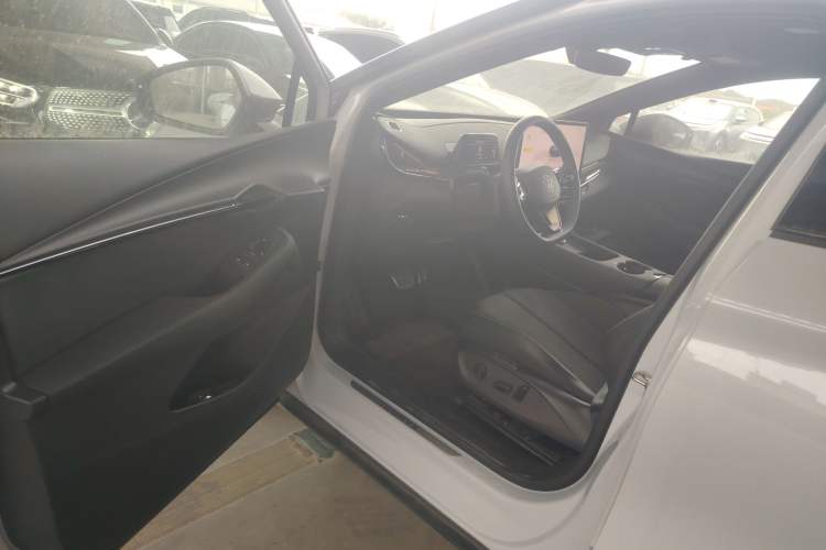 Used Volkswagen ID.UNYX 2024 Pro Long-Range Version Interior 3
